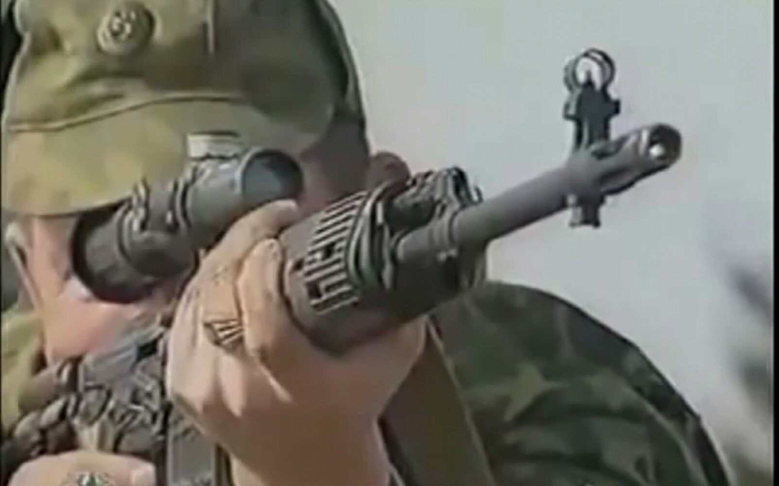 SVD狙击步枪&VSS“Vintorez”微声狙击步枪镜头( SVD and VSS Vintorez footage)
